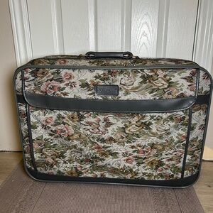 Vintage Suitcase w Matching Carryon